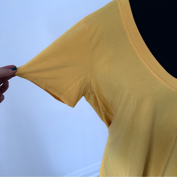 1X Aritzia BABATON V Neck Tee Shirt, Like New - Picture 2 of 6